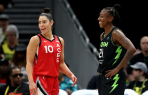 Informe: Aces adquiere al seis veces All-Star Jewell Loyd de Storm en un acuerdo de varios equipos que envía a Kelsey Plum a Sparks