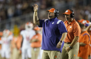 Clemson despide al coordinador defensivo Wes Goodwin después de 3 temporadas