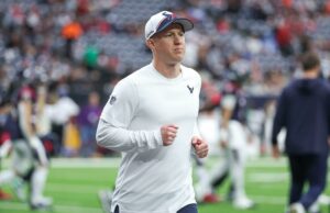 El talentoso entrenador ofensivo llega sorprendentemente al mercado