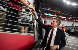 Michael Bidwill elegido para el Salón de la Fama del Deporte de Arizona