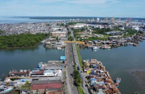 El trabajador de aduanas admite que tomar sobornos tras hija promocionó un estilo de vida lujoso en las redes sociales