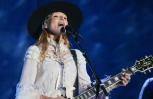 Jewel responde a los críticos que se sintieron “decepcionados” por su decisión de actuar en el evento de inauguración