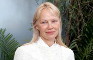 Pamela Anderson dice que fue confrontada en el avión por un pasajero enojado que pensó que era otra persona