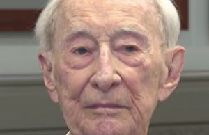 John “Lucky” Luckadoo, veterano de la Segunda Guerra Mundial de 102 años, reflexiona sobre su servicio