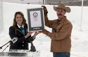 El laberinto de hielo del MN Ice Festival rompe el récord mundial Guinness