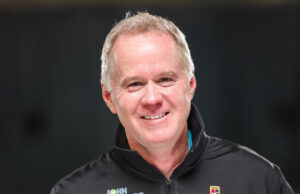 Celebrando la corte con Patrick McEnroe