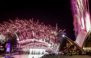 Los fuegos artificiales de Año Nuevo son más grandes y brillantes a medida que las ciudades de todo el mundo suenan en 2025