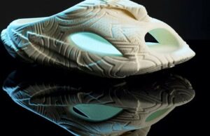 El primer zapato del mundo generado por IA e impreso en 3D hace su dudoso debut