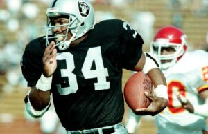 Bo Jackson retira sentencia por extorsión de 21 millones de dólares contra su familia