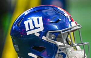 Gigantes para contratar asistente de Illinois Grant Morgan