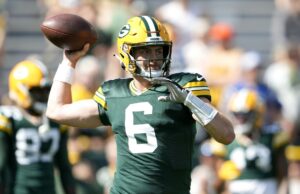 Los Packers firman a Sean Clifford al roster activo