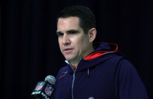 GM GM Joe Schoen: El armario no está desnudo ofensivamente