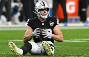 Brock Bowers rompe récord de novato en capturas en una temporada