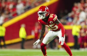 Chiefs designan al CB Jaylen Watson para regresar de IR