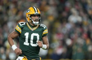 Jordan Love fuera del informe de lesiones, listo para jugar contra los Eagles