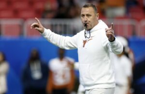Informe: Steve Sarkisian atraerá cierto interés en la NFL