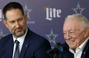 Brian Schottenheimer llamará a las jugadas ofensivas para los Cowboys