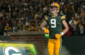 Informe: Se cree que Christian Watson sufrió rotura del ligamento anterior cruzado