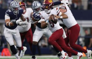 Marcus Mariota reemplaza a Jayden Daniels en la segunda mitad