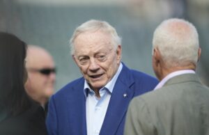 Jerry Jones no considerará renunciar al título de GM