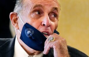 Rudy at the Bat: Giuliani lucha para salvar sus anillos de Serie Mundial de los Yankees del veredicto de $148 millones