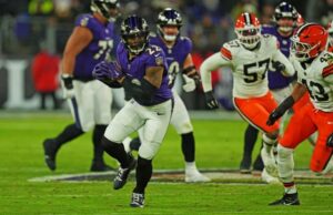 Derrick Henry empata a Jim Brown en el libro de récords de la NFL y ayuda a los Ravens a asegurar el título de la AFC Norte en su cumpleaños número 31