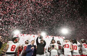 A medida que los deportes universitarios avanzan hacia el pago por juego, el Título IX se perfila como otro obstáculo para la NCAA