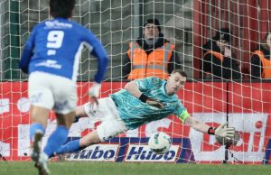 🎥 Outfielder aturdimiento con heroicidad de portero tardío 😳