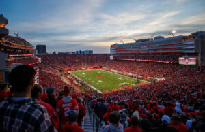 Nebraska Athletics anuncia una asociación con Aramark Sports + Entertainment