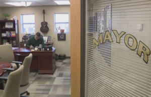 Bryant decidir si el impuesto sobre las ventas para el lugar de entretenimiento propuesto estará en votación