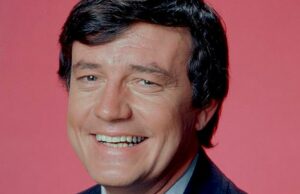 Wyatt Earp y los hechos de la vida, la estrella John Lawlor, ya que la familia comparten homenaje desgarrador