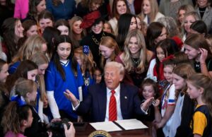 Trump acaba de retrasar los deportes de las mujeres décadas