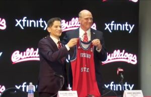 Los jugadores de baloncesto masculino del estado de Fresno supuestamente vinculados al juego deportivo, dicen las fuentes de ESPN
