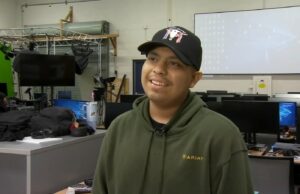 Buenos deportes: Fresno adolescente luchando contra el cáncer sorprendido con boletos de Super Bowl