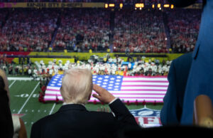 El primer mes de Trump: versiones de trabajo vertiginosas y un lado de los deportes el fin de semana