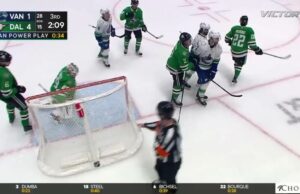 Jake Debrusk con un objetivo de PowerPlay vs. Dallas Stars