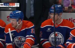 Mitchell Marner con un gol contra Edmonton Oilers