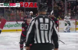 Jake Sanderson con un objetivo de PowerPlay contra Minnesota Wild