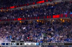 Nikita Kucherov con un gol contra los isleños de Nueva York