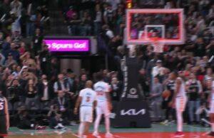 Bam Adebayo golpea el tiro con el tiempo que está marcando