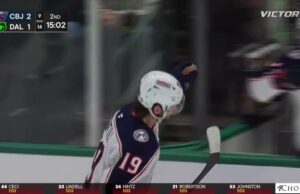 Adam Fantilli con una meta contra estrellas de Dallas