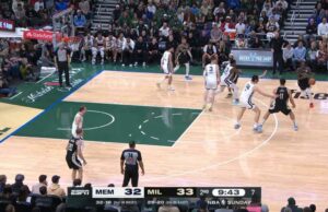 ¡Brook López lo arroja!