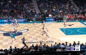 Kyle Kuzma lo golpea a casa