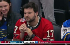 Philip Broberg con un gol contra Blackhawks de Chicago