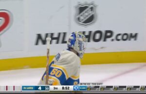 Ilya Mikheyev con un gol contra St. Louis Blues