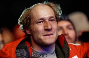 Marco Odermatt muestra un corte de cabello inusual en los campeonatos mundiales de esquí