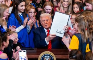 Adolescentes para luchar contra los hombres de Trump 'mantener a los hombres fuera del orden de los deportes femeninos'