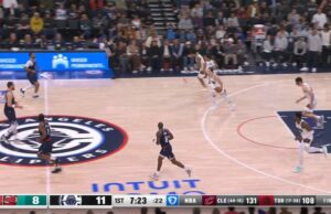 Luke Kennard con los 2 pt