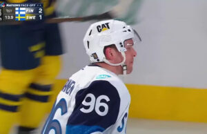 Mikko Rantanen con un gol de PowerPlay vs. Suecia