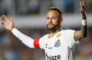 Neymar anota directamente desde la esquina para atraer los vítores de los fanáticos de Oppostion